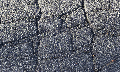 道路沥青摄影照片_不同街道和道路沥青表面的详细视图