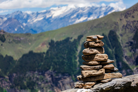喜马拉雅山的石冢