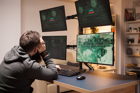 研究计算机网络犯罪的侧视成人黑客