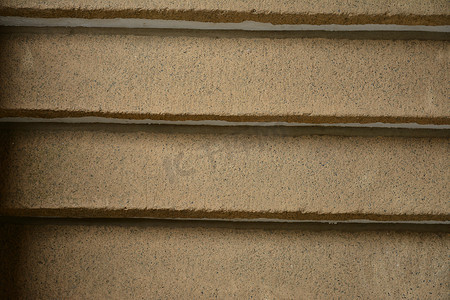 由混凝土制成的户外楼梯用于上下行走