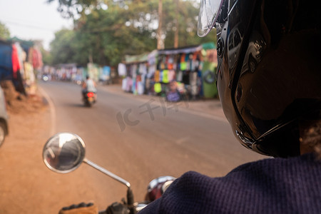 印度文化摄影照片_在印度驾驶摩托车