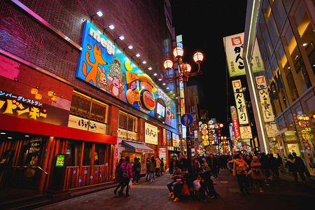 桥夜色摄影照片_日本大阪难波-心斋桥-道顿堀购物街。