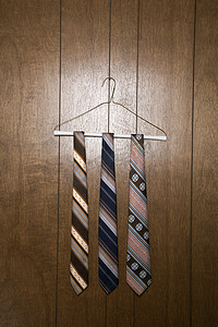 三个复古领带。