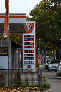 2022 年德国创纪录价格的加油站价格显示