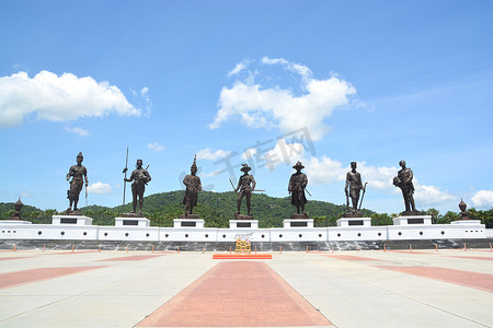 诺诺罗亚索隆摄影照片_7 国王巨型雕像，Rajabhakti 公园著名泰国国王的雕像