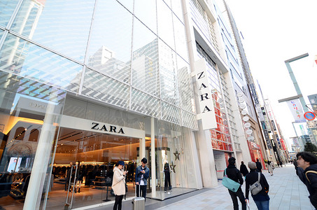 日本银座-11 月 26 日：银座地区的 Zara 商店