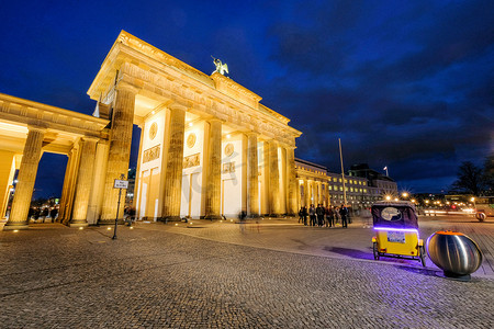 勃兰登堡门矢量图摄影照片_德国柏林勃兰登堡门的夜景