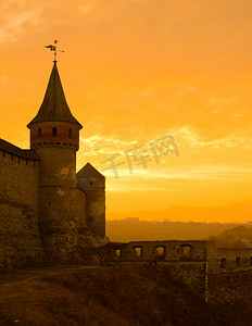 明矾摄影照片_卡缅涅茨-波多利斯基古城的旧堡垒