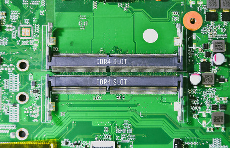 数据升级摄影照片_计算机笔记本电脑主板中的 RAM（随机存取存储器）DDR4 插槽