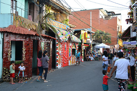 位于 Cainta、Rizal、Philipp 的 Sumbingtik Festival 房屋装饰立面