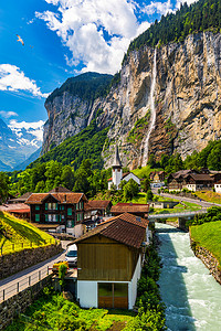 巴赫摄影照片_著名的劳特布龙嫩镇和施陶巴赫瀑布，伯尔尼高地，瑞士，欧洲。