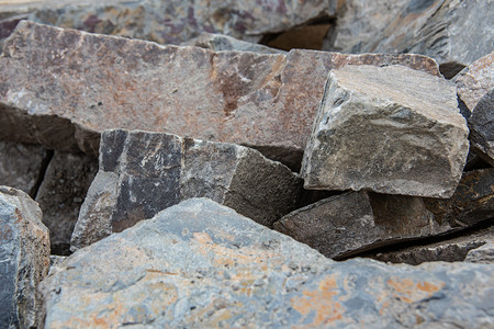 石子摄影照片_堆上天然墙的采石场