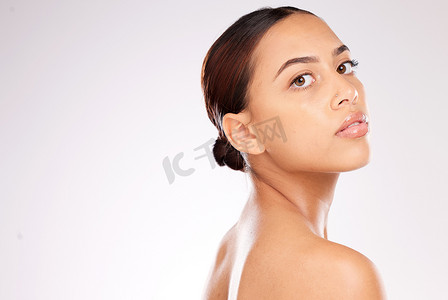 美容、面部和皮肤与女性和肖像发光，化妆品广告与护肤和健康发光模型。