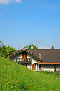 porrwntruy 中的传统瑞士乡村房屋