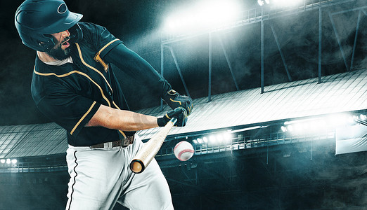 棒球帽线描摄影照片_带球棒的职业棒球运动员在大舞台上挥杆。