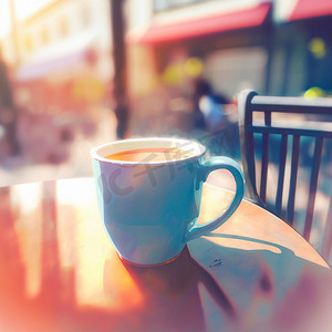 早上在咖啡馆喝一杯热茶