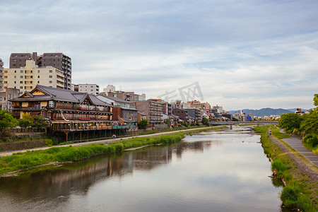 国色天香美女摄影照片_日本京都的加茂河景