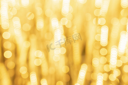 抽象的黄色灯光闪烁着明亮的背景，散景散焦灯。