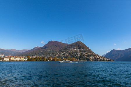 秋天加摄影照片_卢加诺湖的壮丽全景，卢加诺的城市景观