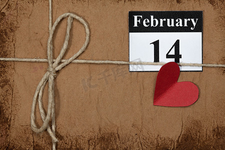 2.14折纸摄影照片_2 月 14 日，情人节，红纸心