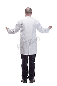 穿白大褂的合格成熟医生。