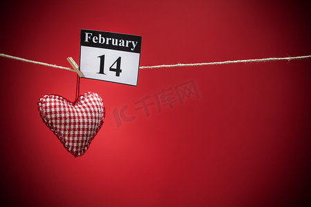 2 月 14 日，情人节，红心