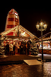 德国不来梅港圣诞市场夜景。