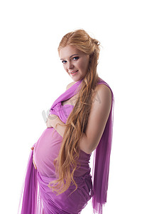 粉红色织物中的美女孕妇肖像