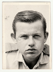 年轻人的复古照片，大约 1960 年代。