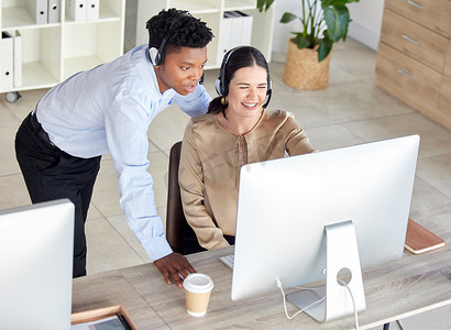 crm 咨询、b2b 销售电话营销或客户支持办公室的黑人男性、女性或计算机呼叫中心培训。