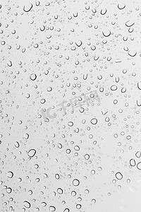 露水摄影照片_玻璃上的雨滴