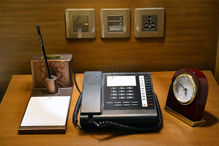 马可波罗酒店电话、闹钟和台灯在帕西格，
