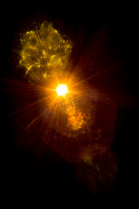 抽象星光摄影照片_黑色背景上的抽象仿太阳星光遥远星系。
