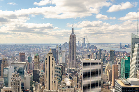 曼哈顿天际线与帝国大厦，从纽约市洛克菲勒中心的鸟瞰图
