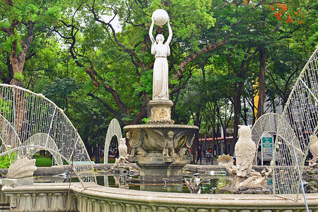 圣托马斯大学智慧雕像喷泉在马尼拉，P