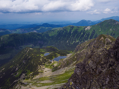 从西塔特拉山脉或 Rohace 全景的 Banikov 峰看。