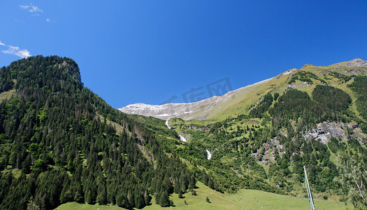 奥地利最高山大格洛克纳山的雪顶