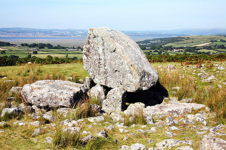 英国威尔士高尔的亚瑟之石是一个新石器时代的墓室