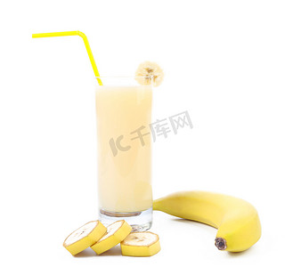 香蕉片和果汁。