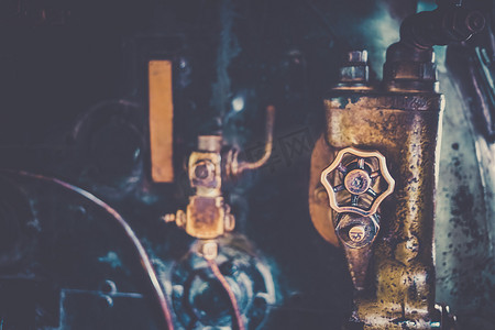 氢能产业摄影照片_旧蒸汽机设备的图像
