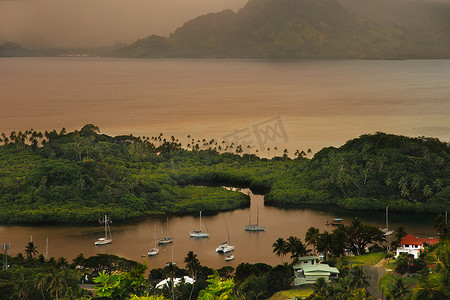 努瓦摄影照片_Savusavu 码头和 Nawi 小岛，瓦努阿岛，斐济