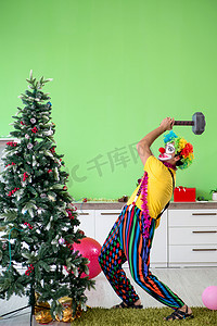 圣诞庆祝概念中的滑稽小丑