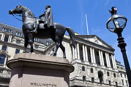 惠灵顿公爵雕像和伦敦英格兰银行