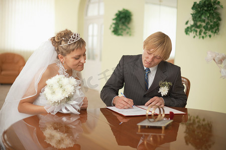 新郎和新娘 - 结婚登记