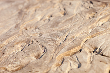 具有水流形成的浮雕的沙面