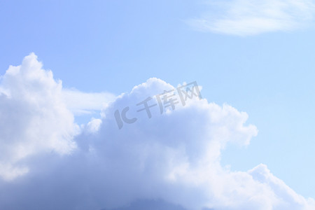 大气蓝天白云摄影照片_蓝天白云