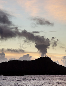 钻石头火山口的云