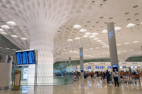 印度孟买-2015 年 1 月 5 日：贾特拉帕蒂·希瓦吉国际机场的人群。