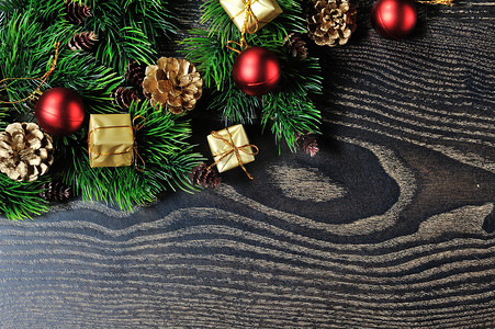 木制背景下的圣诞边框设计