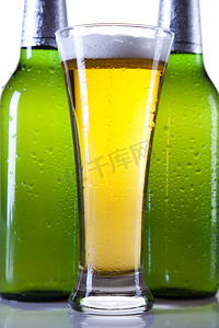 啤酒的概念，明亮充满活力的酒精主题